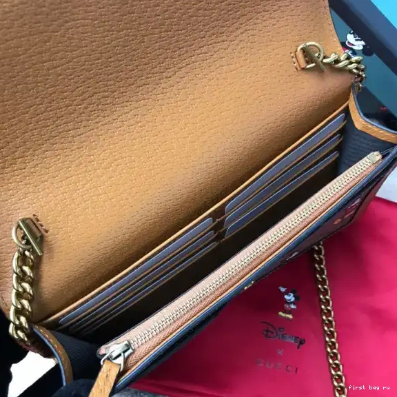 First bag ru Chain GG Disney x Gucci Wallet 0523